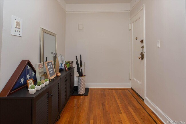 Building Photo - 167-10 Crocheron Ave