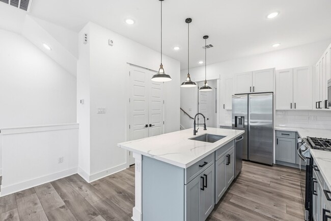 Building Photo - 1404 Mansfield St