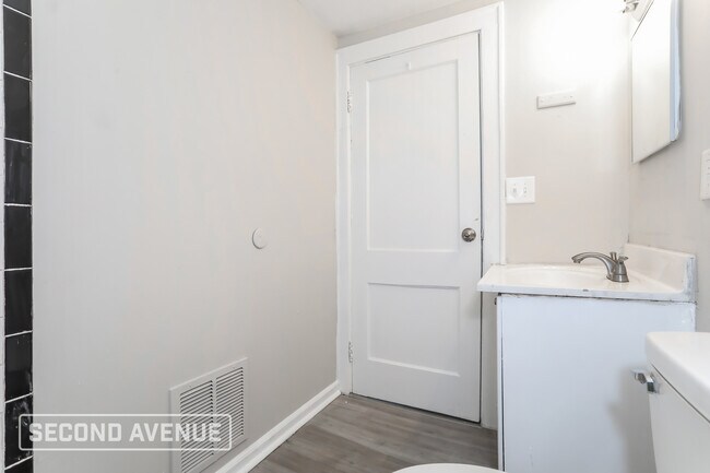 Building Photo - 922 Wells St