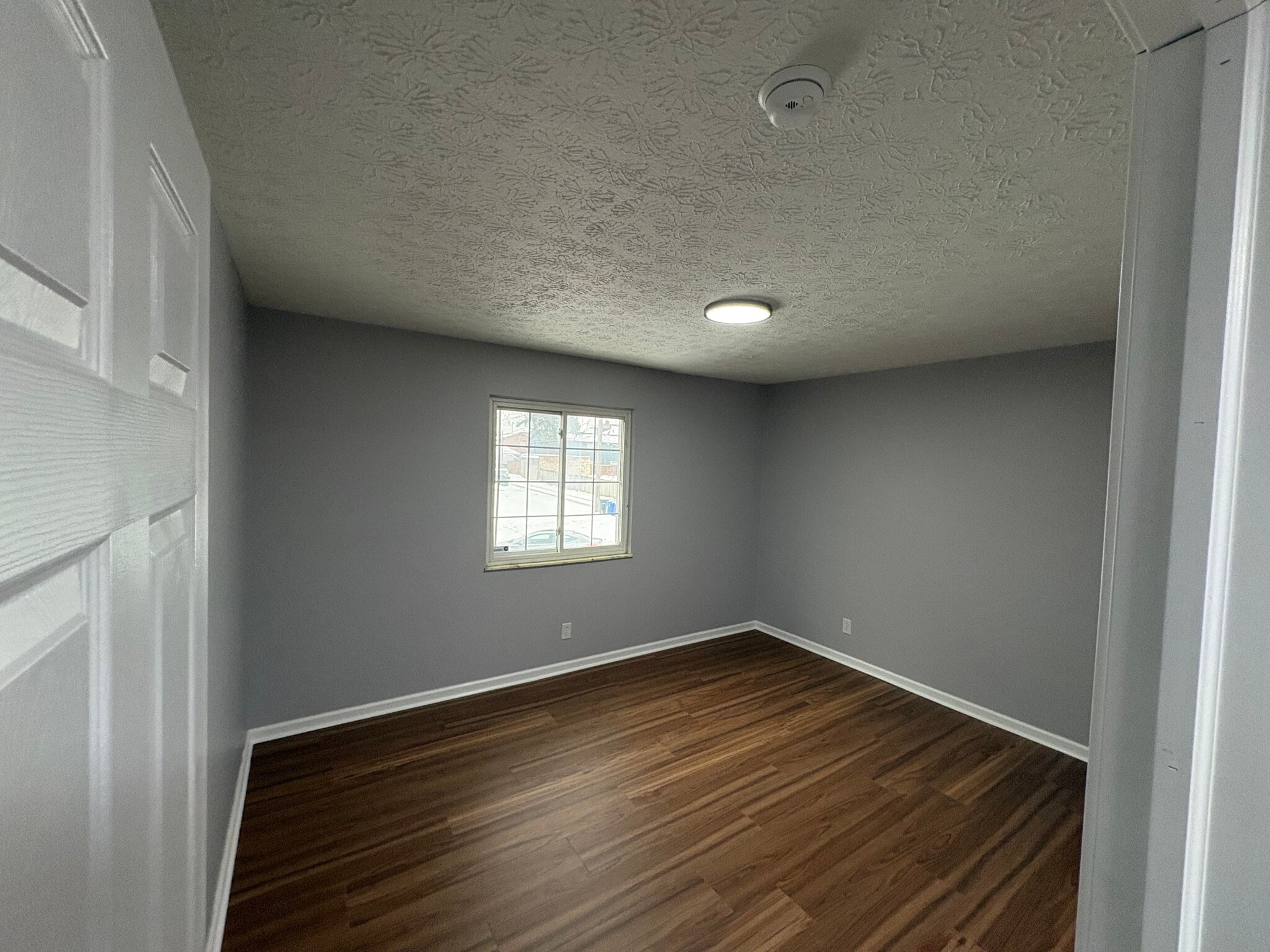 Building Photo - 395 E 13th Ave