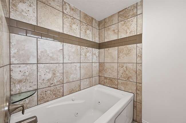 Building Photo - 3003 Topham Cir