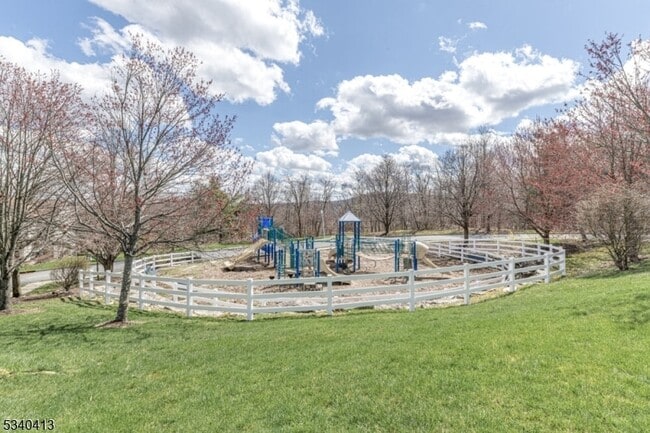 Building Photo - 902 Wendover Ct