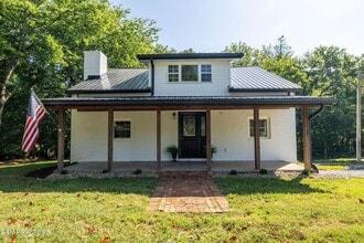Building Photo - Maryville 37803 - COMING SOON 3 bedroom 2 bath - Furnished or Unfurnished - call Tom Parry 865-60...