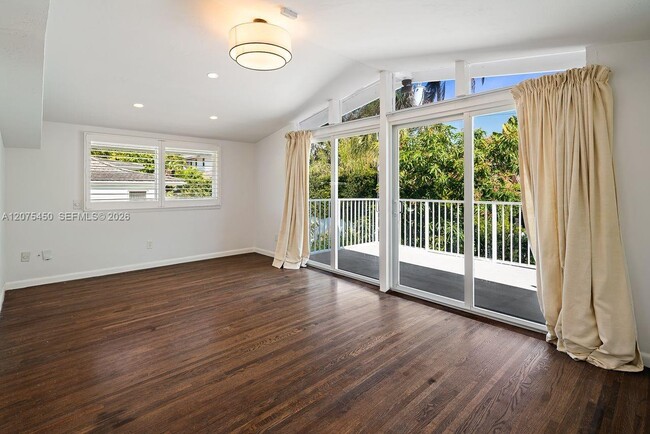 Building Photo - 669 S Mashta Dr