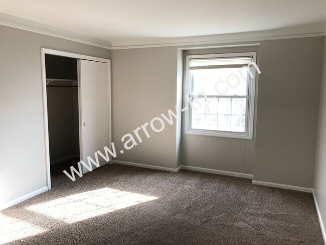 Building Photo - 5025 Hillsboro Pike
