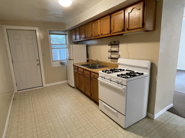 Building Photo - 329 Hemlock Dr