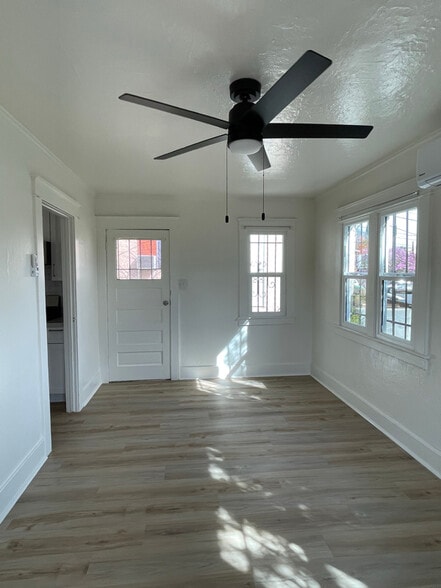 Building Photo - 515 N Burlington Ave