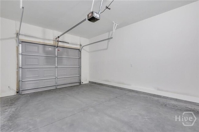Building Photo - $500 OFF FIRST FULL MONTHS RENT WITH MOVE IN BEFORE February 15th 2026-Townhome conveniently loca...