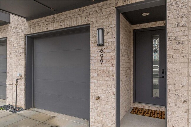 Building Photo - 699 Vidalia Ln