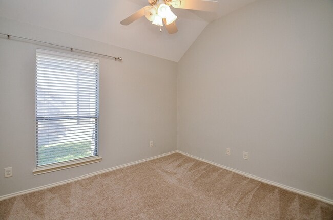 Building Photo - 26006 Palmdale Estate Dr