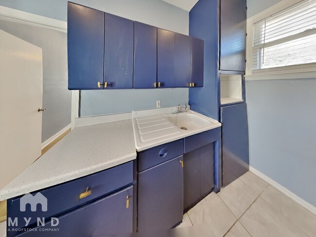 Building Photo - 4624 Junius St