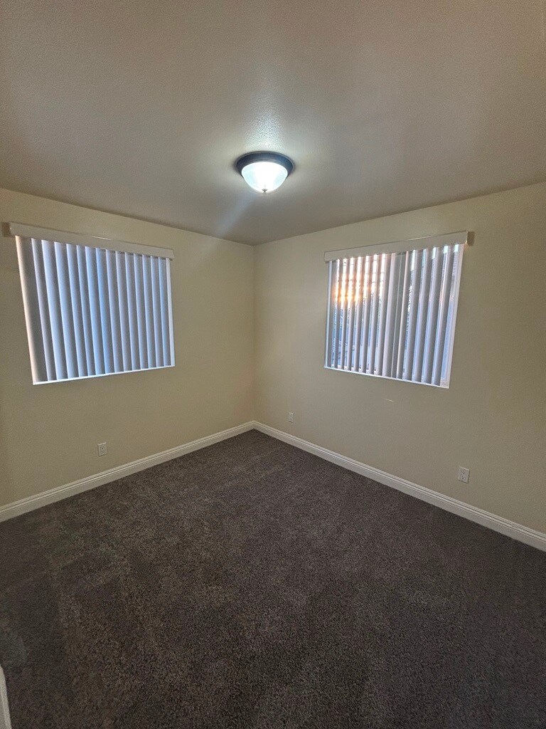 Building Photo - 160 W 52nd St