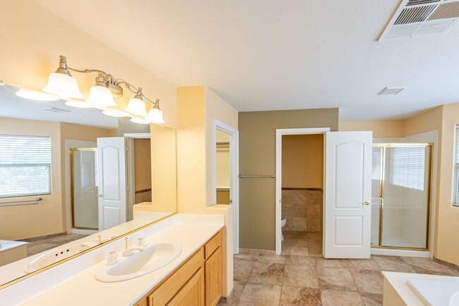 Building Photo - Beautiful 4-bedroom home located in Henderson