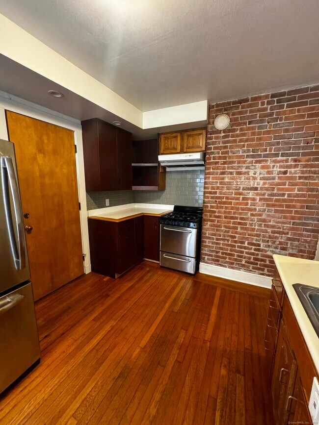 Building Photo - 809 Whitney Ave