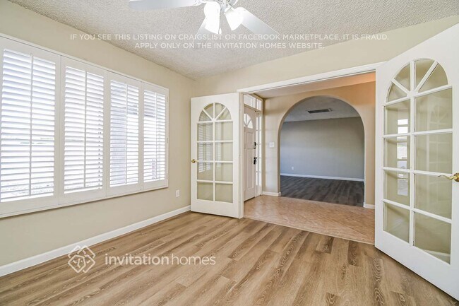 Building Photo - 2742 S Las Palmas