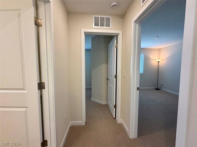 Building Photo - 227 Jaldena Ln
