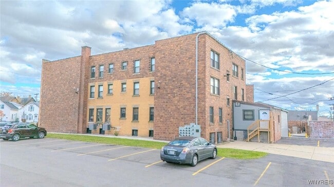 Building Photo - 530 Main St