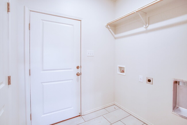 Building Photo - 1718 Corpus Ave