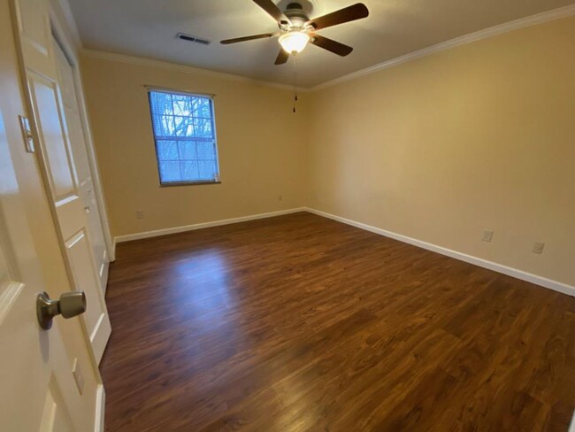 Building Photo - CHARMING 2 BEDROOM CONDO IN THE HEART OF F...