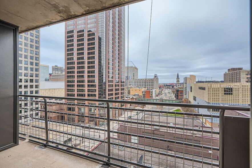 Building Photo - 66 9th St E