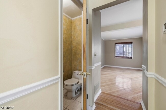 Building Photo - 15 Delbarton Ct
