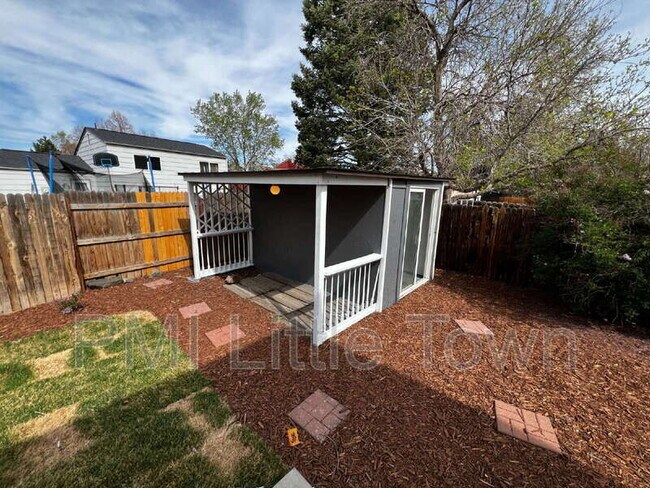 Building Photo - 1965 Cathay St