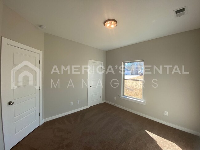 Building Photo - 308 Lakewood Ln