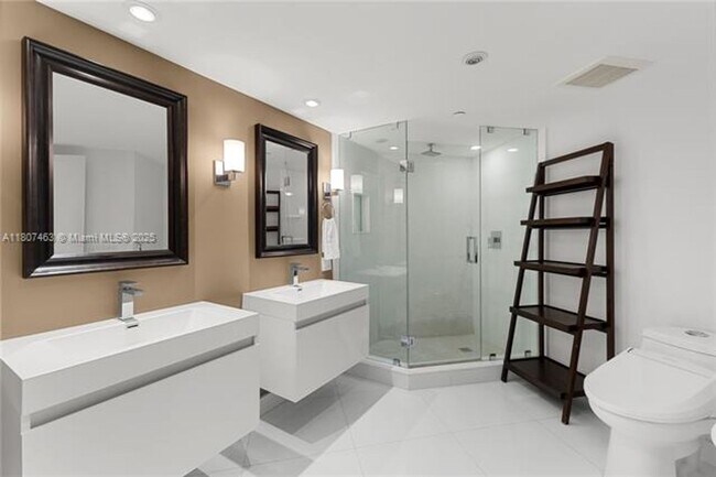 Building Photo - 3640 Yacht Club Dr