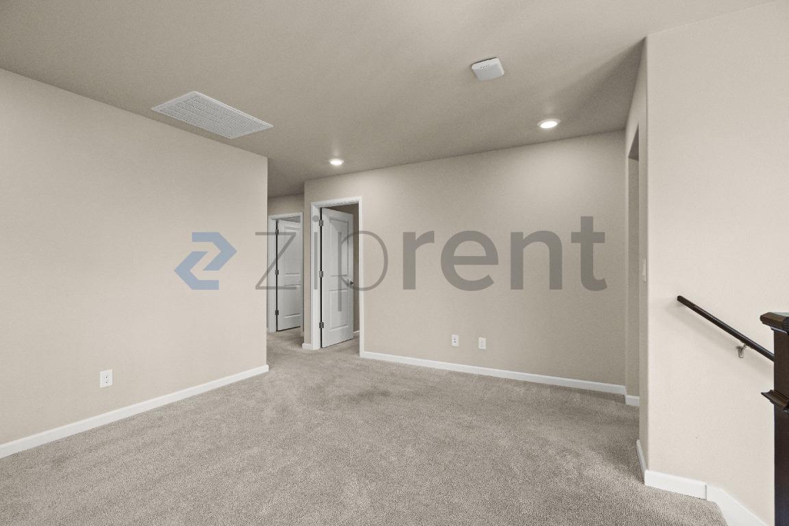 Building Photo - Unit