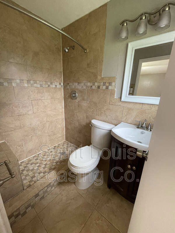 Building Photo - 1265 St Anthony Ln