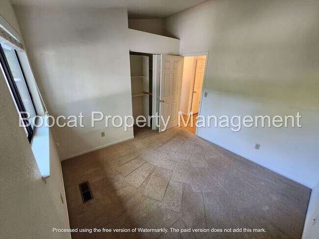 Building Photo - 1740 Cedarwood Dr