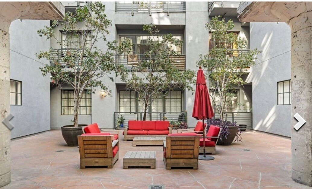 Building Photo - 420 S San Pedro St