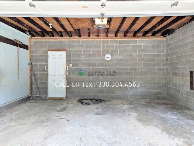 Building Photo - 1021 Bachtel St SE