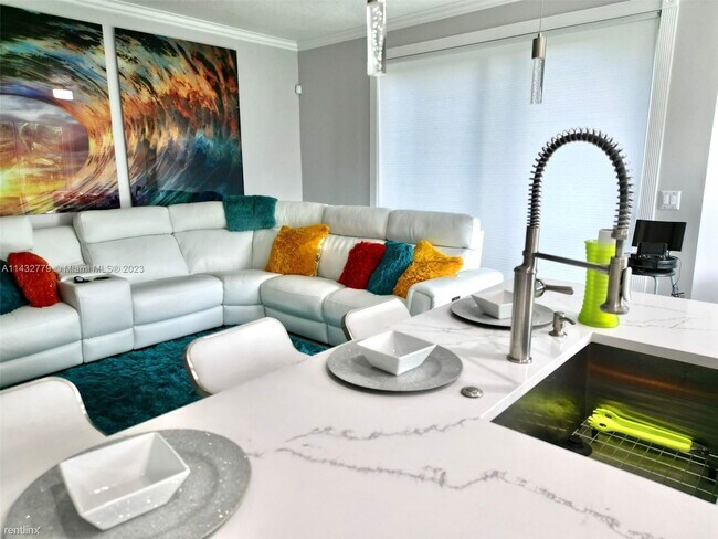 Building Photo - 3 br, 2.5 bath House - 8910 NW 45th Ct # 0