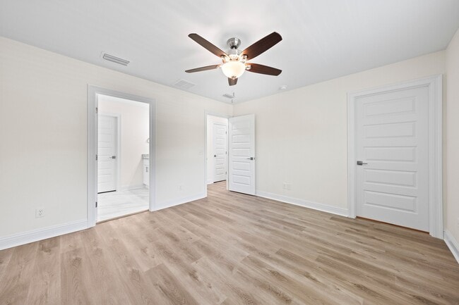 Building Photo - Bayou View