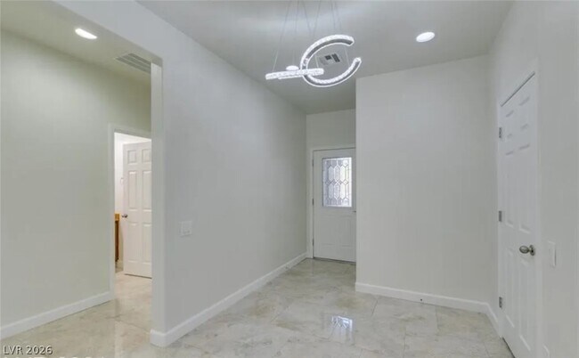 Building Photo - 2659 Lochleven Way