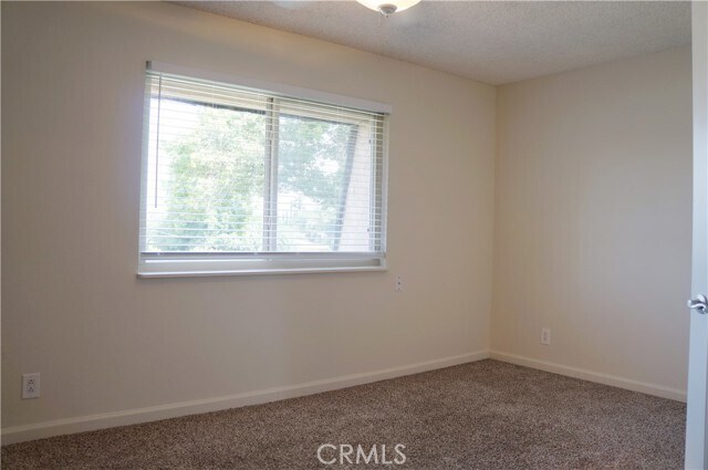 Building Photo - 10650 White Oak Dr