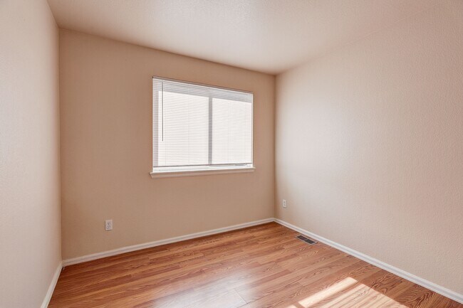 Building Photo - 1273 S Zeno Way