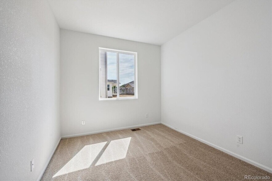 Building Photo - 4192 Satinwood Dr