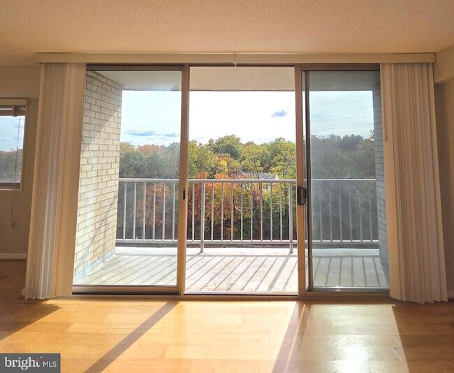 Building Photo - 2500 N Van Dorn St