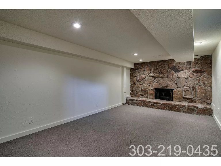 Building Photo - 2800 S Holly Plz