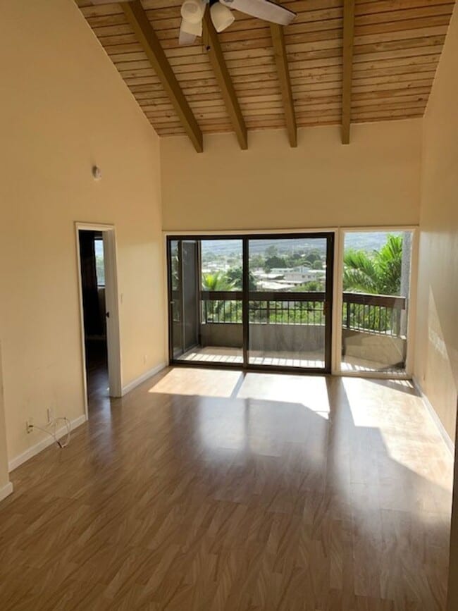 Building Photo - Quiet Mountain View Unit $2,900 2bd, 2ba, ...