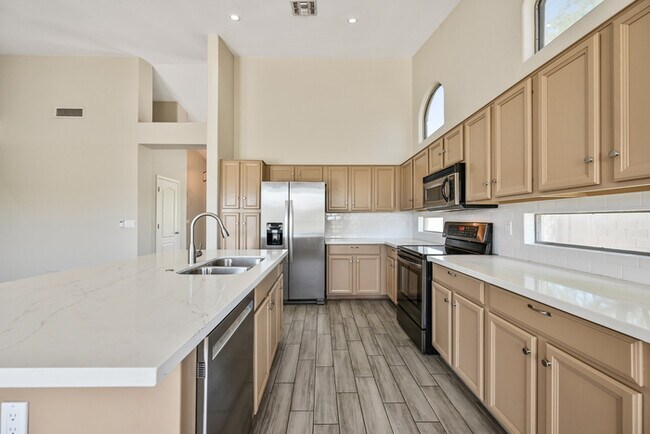 Building Photo - 6937 E Paradise Ln