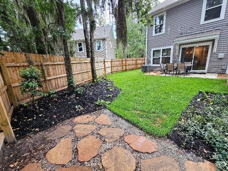 Building Photo - 4599 Palm View Cir