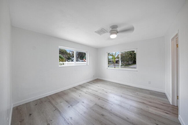 Building Photo - 2611 NE 16th St