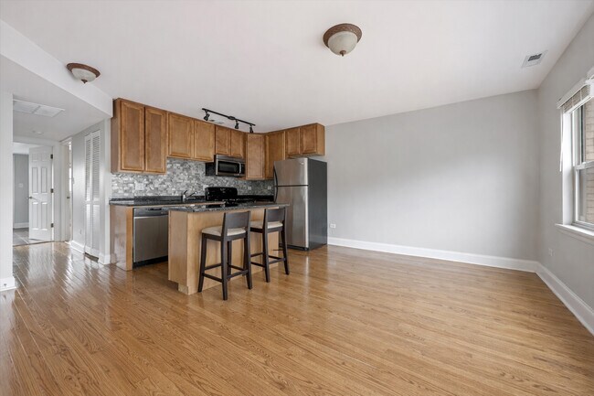 Building Photo - 1343 W Winona St