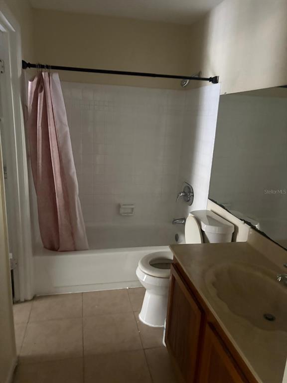 Building Photo - 4015 Versailles Dr