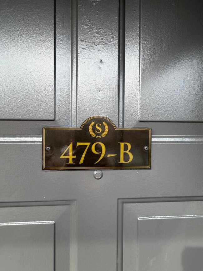 Building Photo - April Savings Are Here! Application Fee WAIVED ALL month!