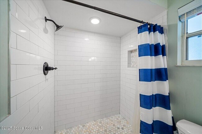 Building Photo - 1235 Pemberton Trail