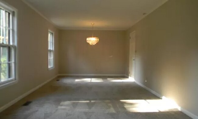 Building Photo - 161 Mission Dr